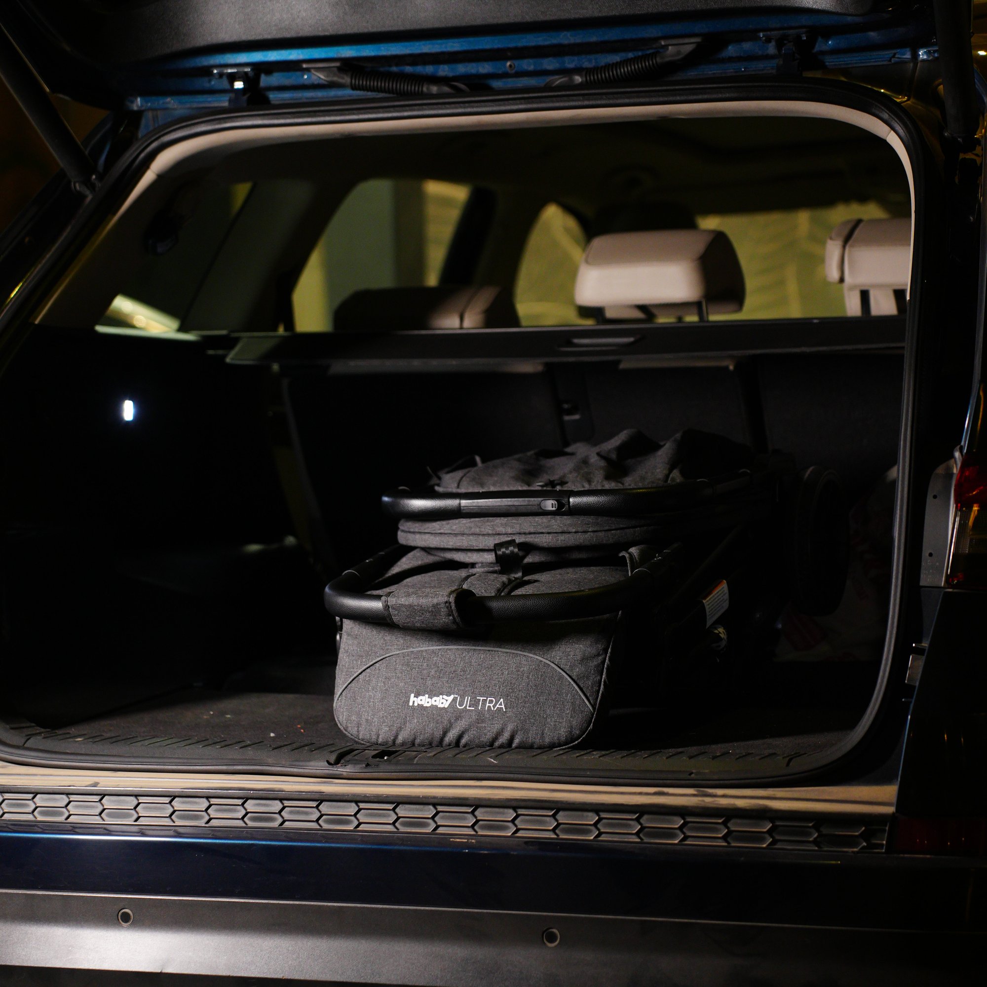 Lightweight foldable baby stroller for travel